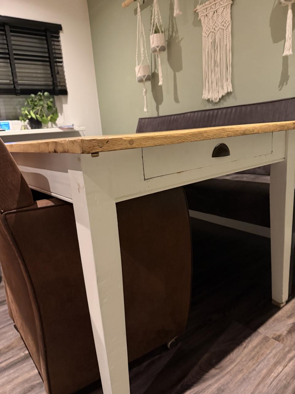 Tafel en stoelen gratis