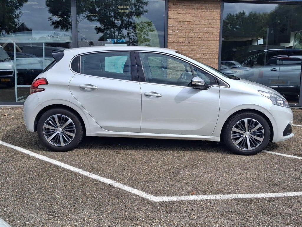 Peugeot 208 allure 1.2-110pk 5d (vol)automaat(eat6) navigatie | apple carpl