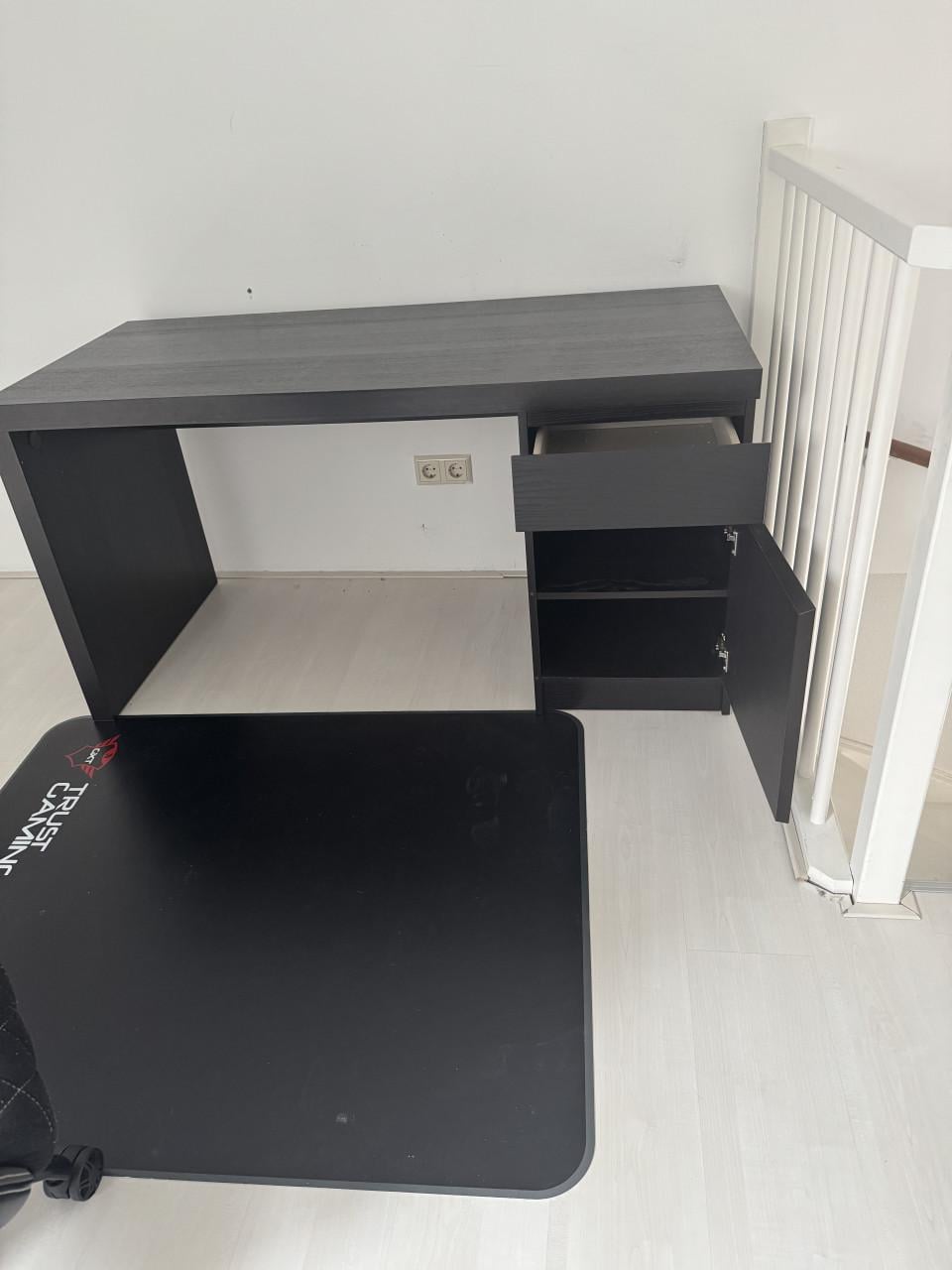 Bureau zwart