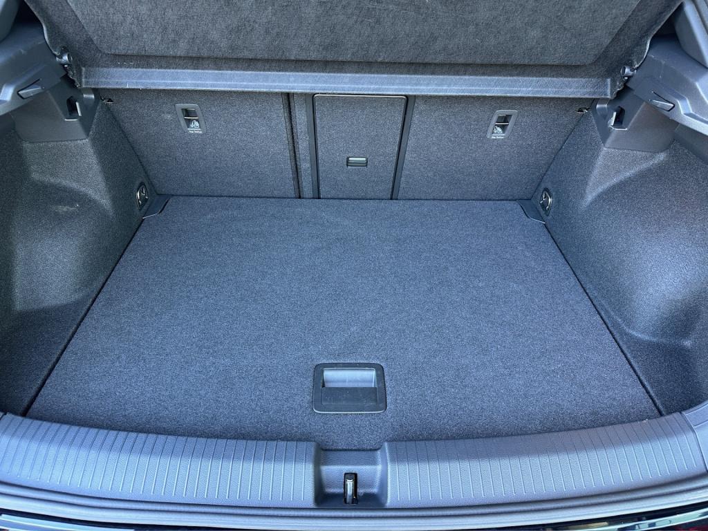 Volkswagen T-roc 1.5 tsi 150pk r-line | black style | keyless | navi | adap