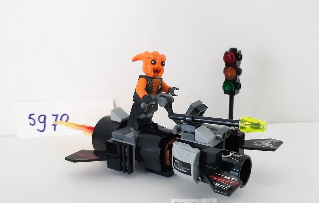 LEGO Space Police 5970: De Vriesstraal met Kranxx + Ruimtepolitie 3 Agent 2