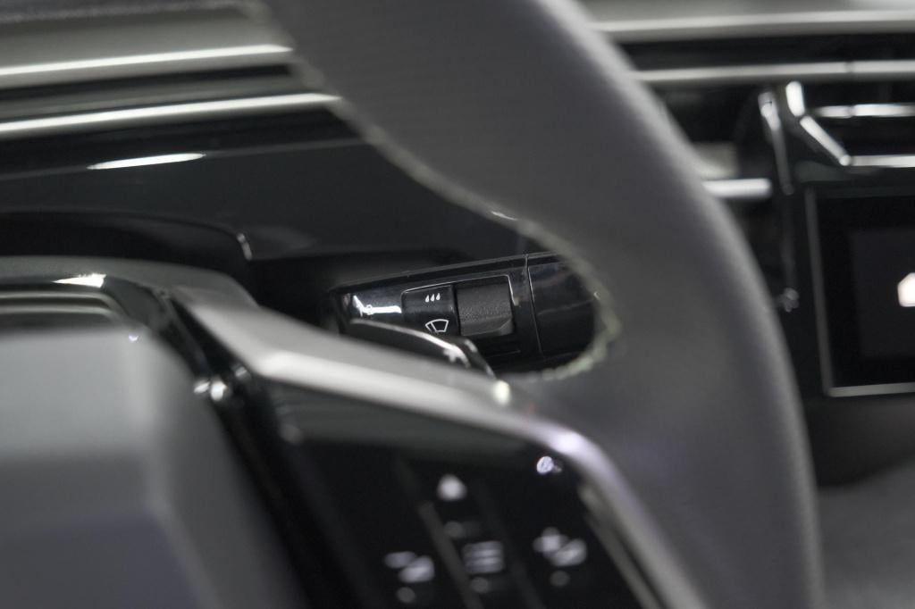 Peugeot 3008 1.2 hybrid 136 gt | adaptieve cruise control | camera | elektr