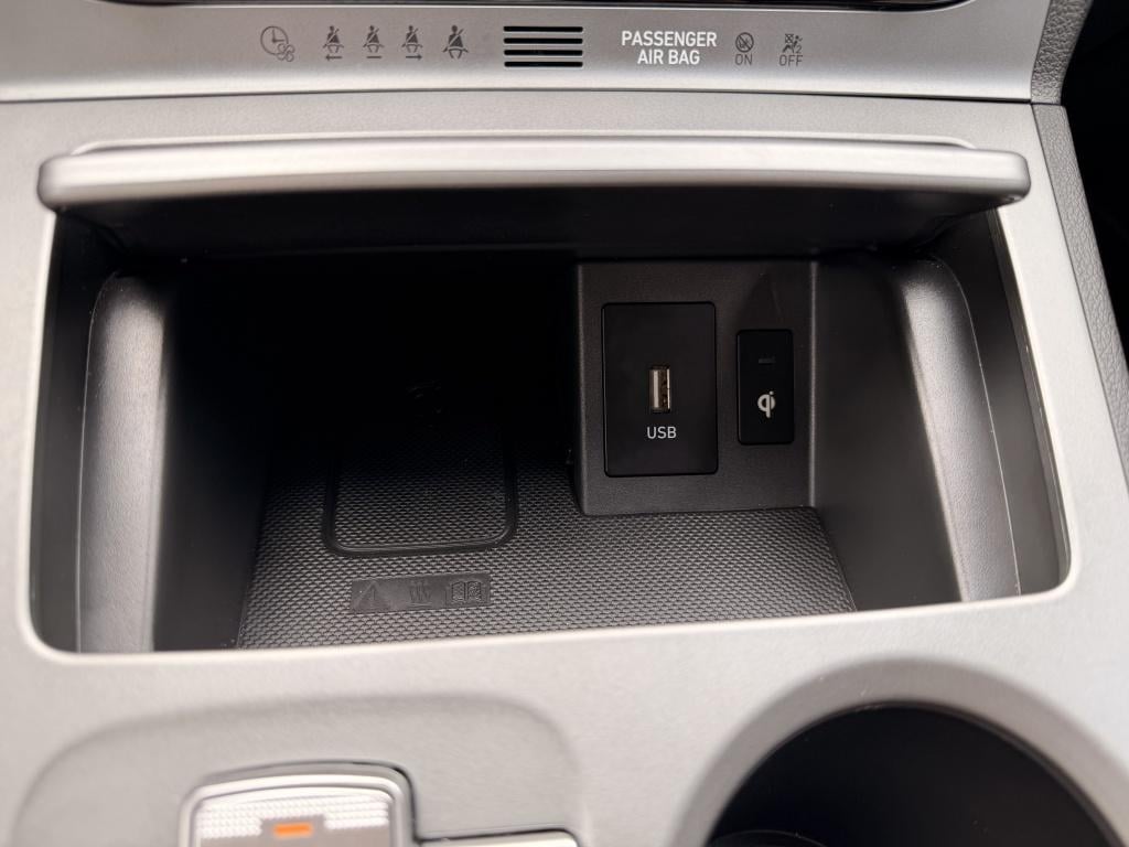 Hyundai Kona ev premium 64 kwh 3 fase | luxe uitvoering | navigatie | hud |