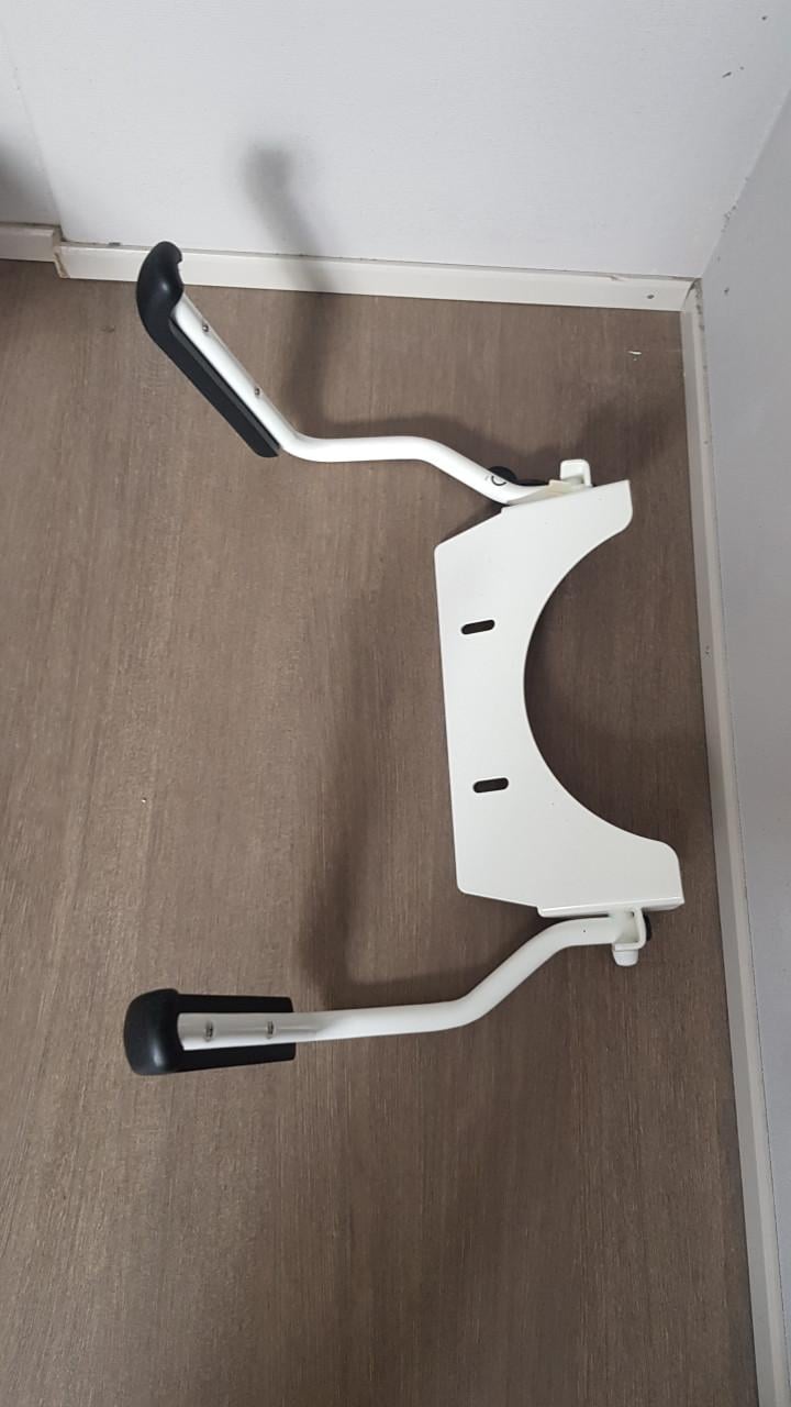 Toiletbeugelset met armleuning