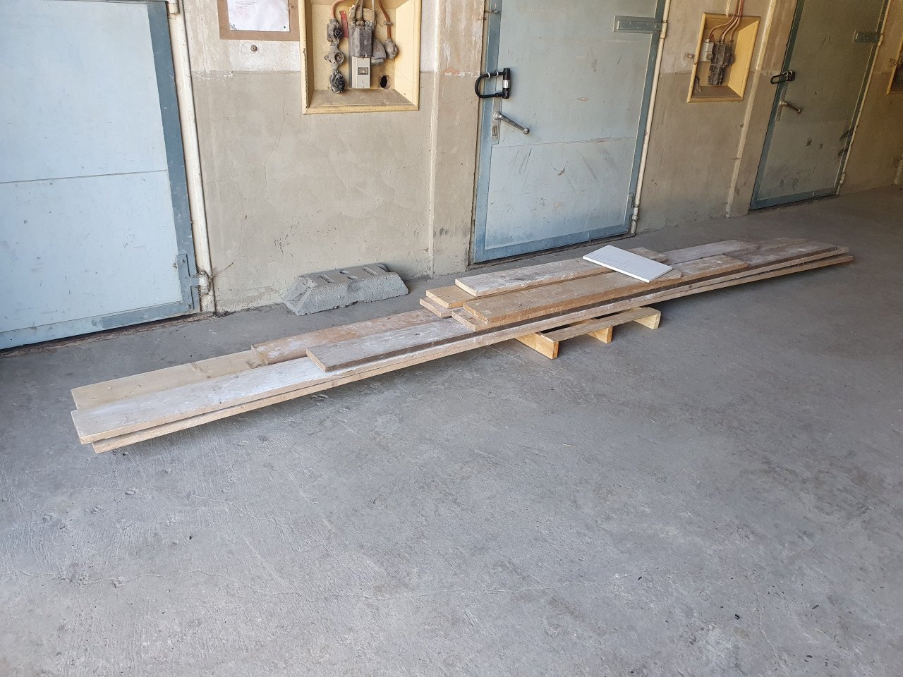 11 Steigerplanken/hout in totaal 35 meter lengte.