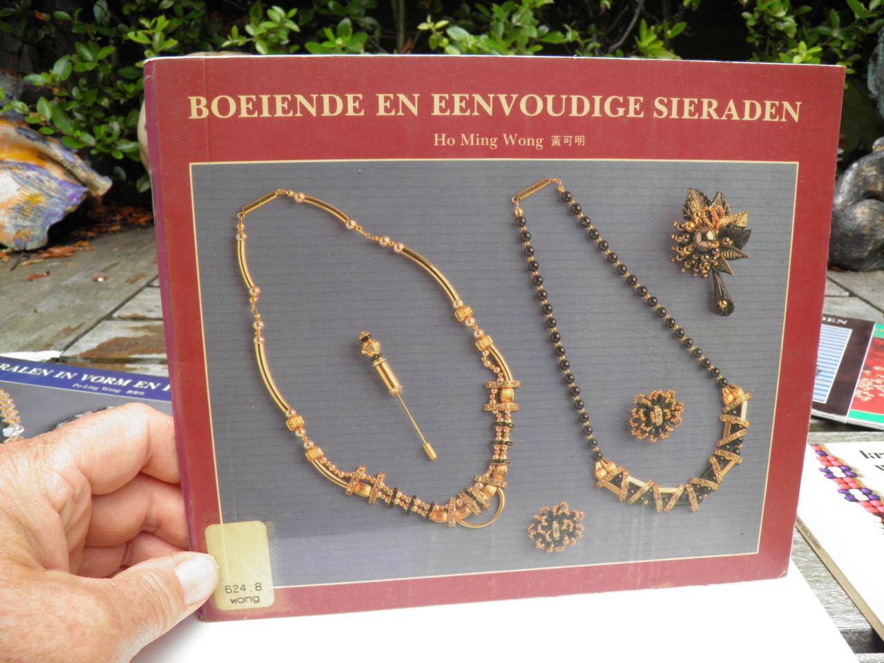 11 boekjes over sieraden maken en andere decoratieve technieken