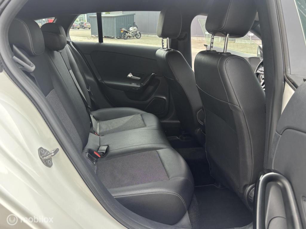 Mercedes-Benz Cla shooting brake 19 inch apple carplay 180
