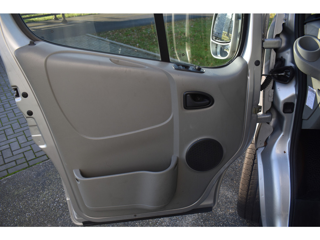 Opel Vivaro 2.5cdti | rolstoelbus | 9 persoons