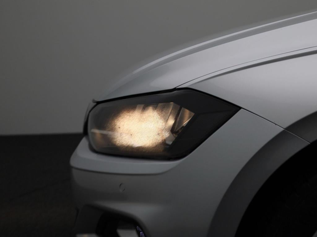 Volkswagen Polo 1.0 tsi comfortline business | parkeer sensoren | navigatie