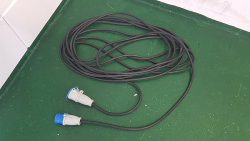 Elektrische kabel  10 m en emmer en gieter