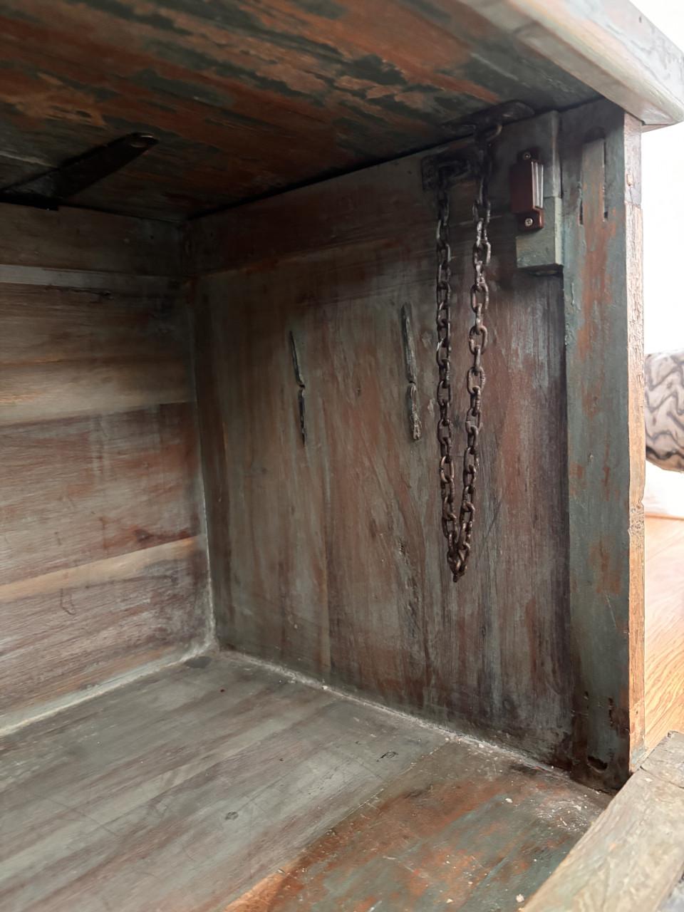 Te koop: unieke houten dekenkist