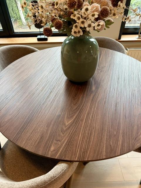 Nieuwe ronde eettafel met 4 stoelen – Japandi stijl
