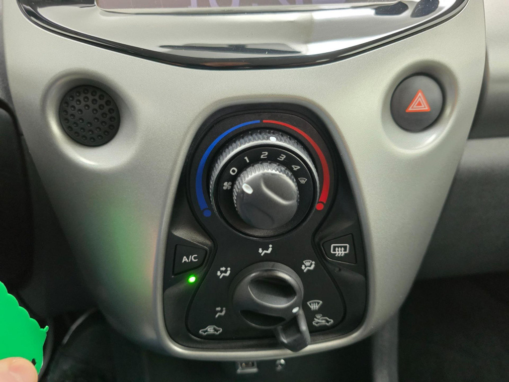 Toyota Aygo occasion met parkeercamera en weinig km | tweedehands toyota ay