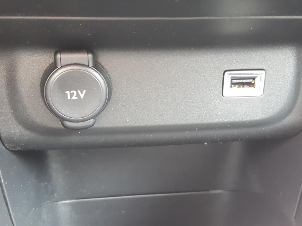 Citroen C3 1.2 puretech 83pk s&s c-series trekhaak | navigatie | cruise & c