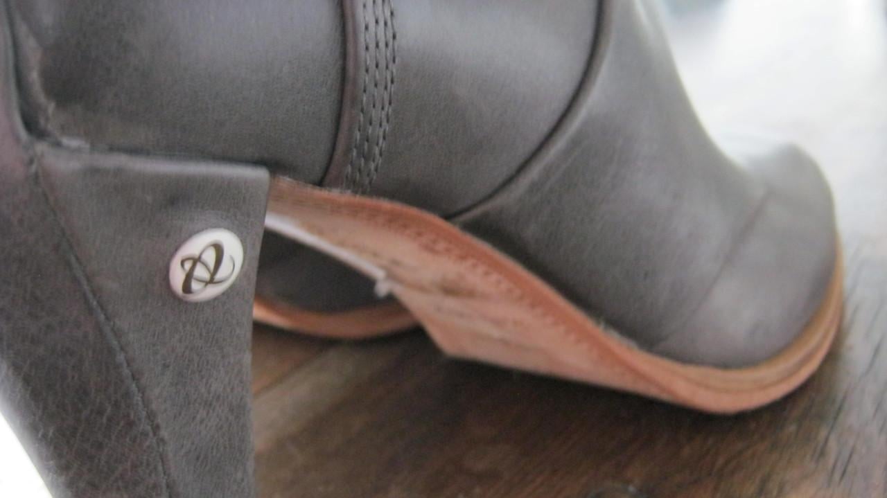 NIEUW LAARZEN MAAT 38 VOOR 50 EURO