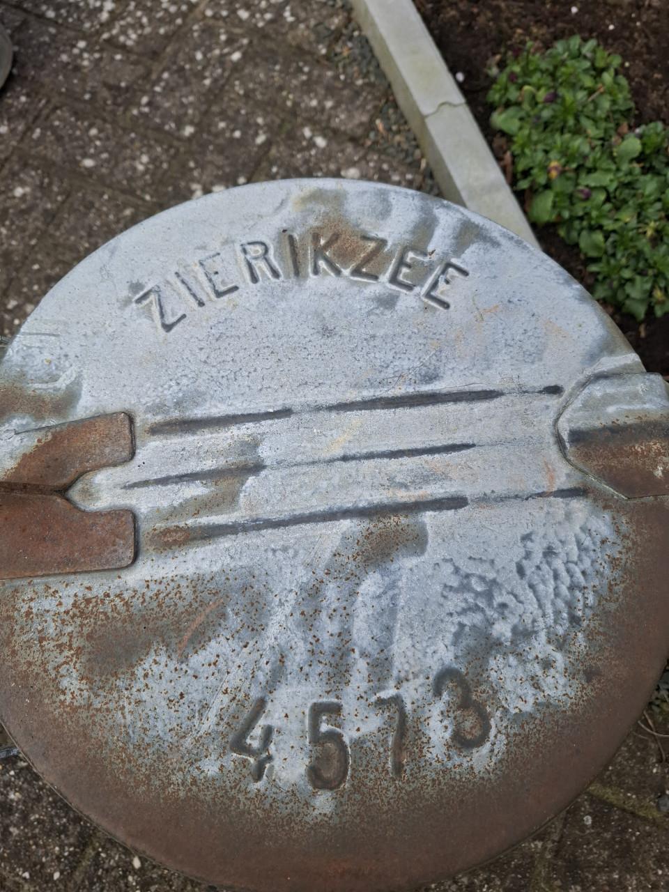 Zinken vuilnisbak Zierikzee