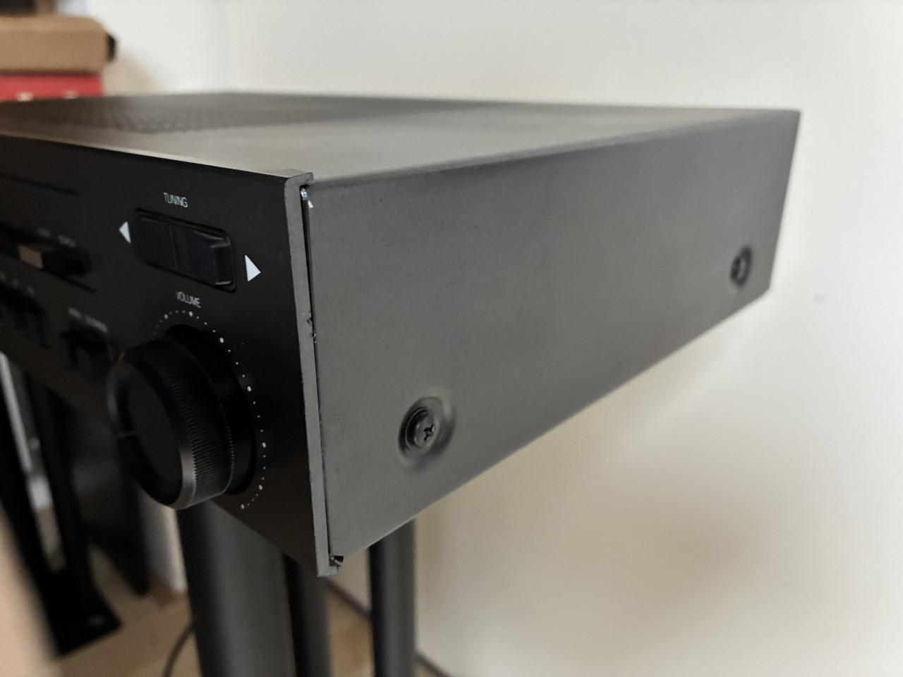 Versterker/tuner NAD 7225PE.