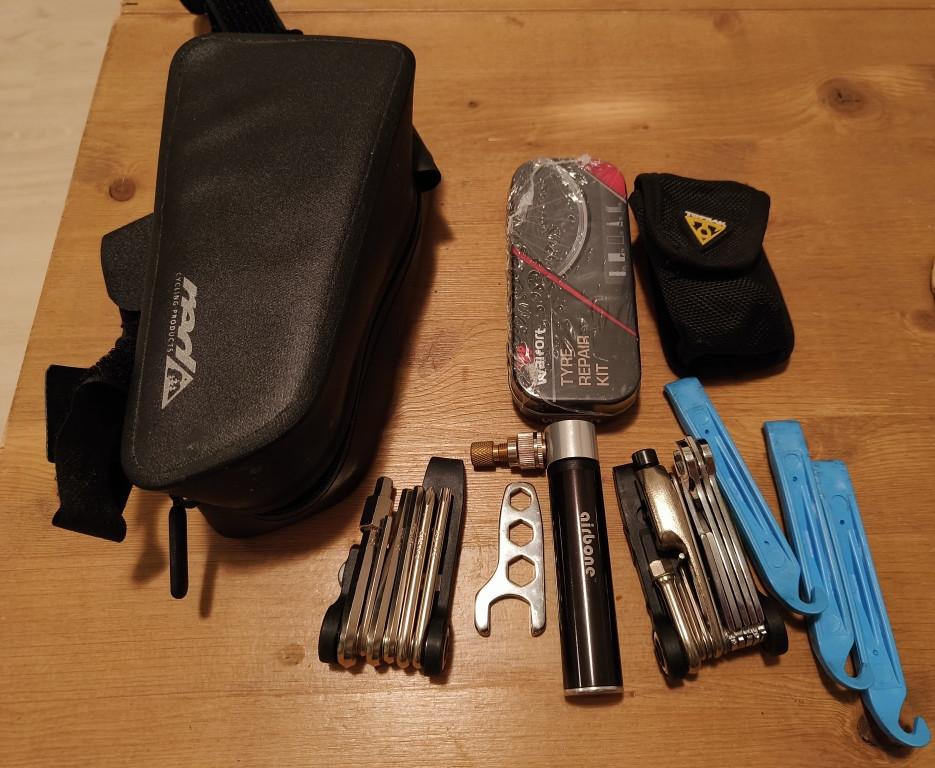 Fietsset met zadeltas, multitool en pomp
