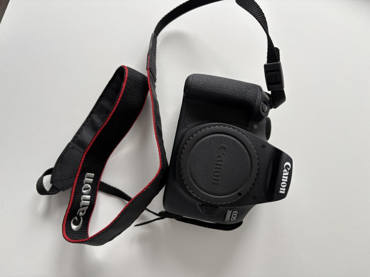 Canon EOS 2000D + 2 lenzen en camera tas