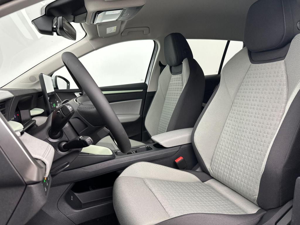 Skoda Epiq hero elektromotor 155 kw / 211 pk hatchback elektr