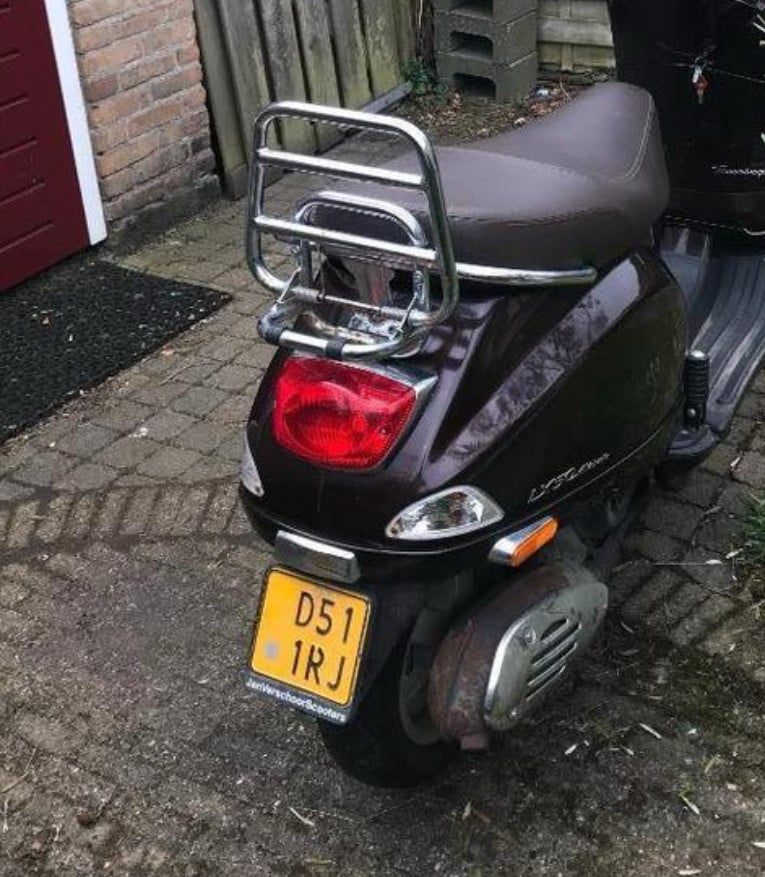 Vespa scooter !  Lx 4
