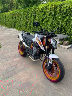KTM 890 Duke R