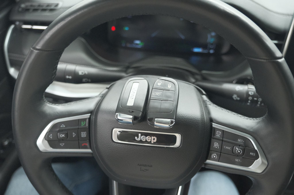 Jeep Compass 4xe 190 plug-in hybrid electric night eagle | camera | apple c