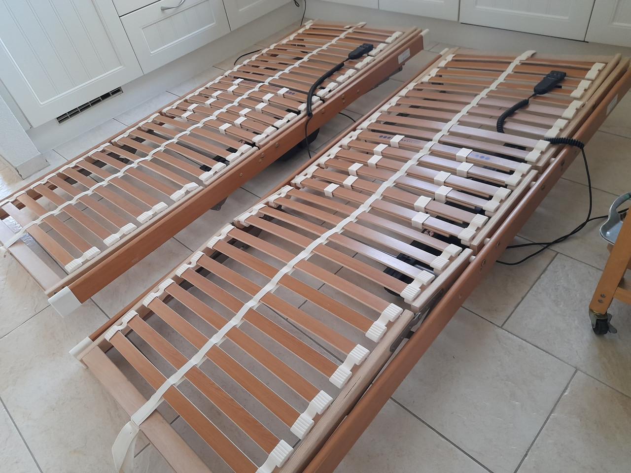 2 x Elektrisch verstelbare  lattenbodem 80 x 200 ( in goede staat )