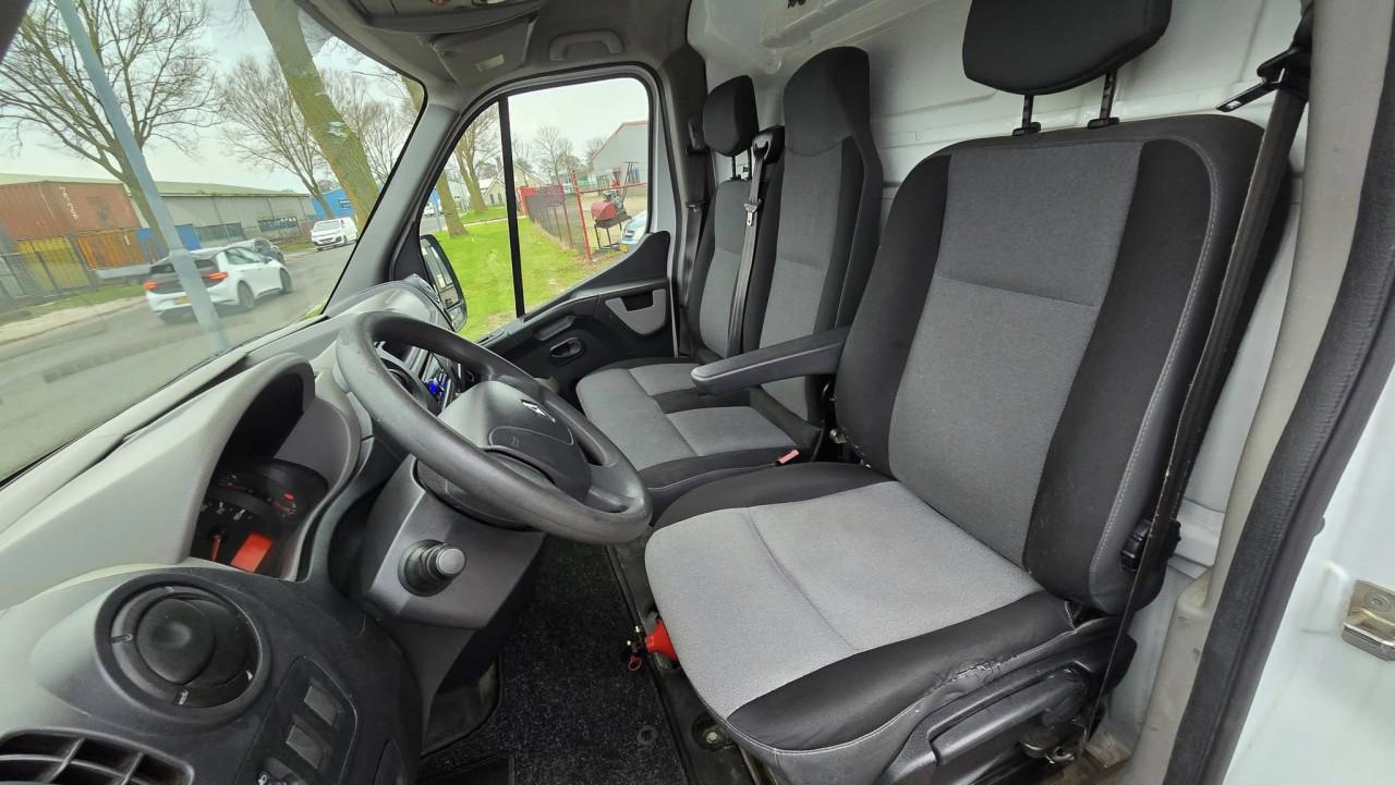 Renault Master T28 2.3 dCi L1H1 Eco • 2013 •