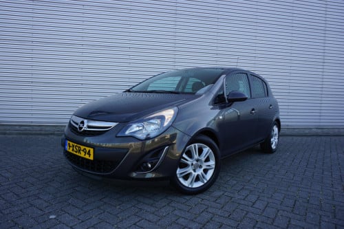 Opel Corsa 1.4-16v blitz airco / navi / cruise / elektr. ramen / parkeers. 