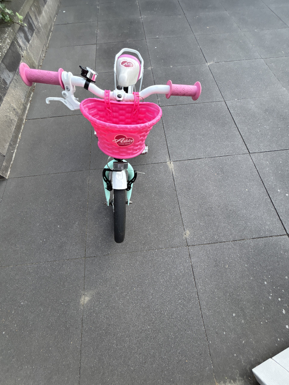 Uitstekende 16 inch Meisjesfiets(roze/groen), met/zonder zijwieltjes .
