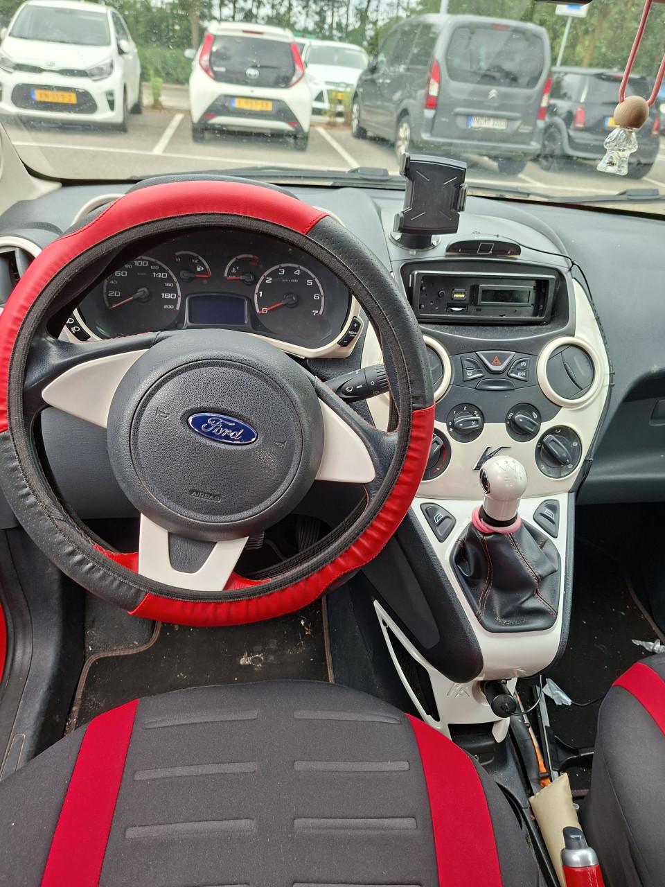 Ford ka Garage goed onderhouden.