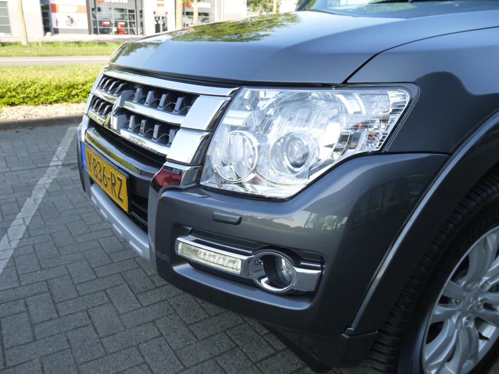 Mitsubishi Pajero 3.2 lwb instyle|trekhaak|achteruitrijcamera|rijklaar