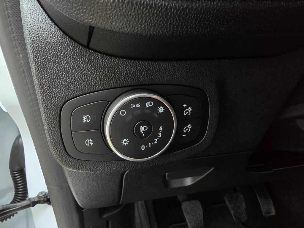 Ford Fiesta occasion luxe titanium met zwarte velgen en parkeercamera | bom