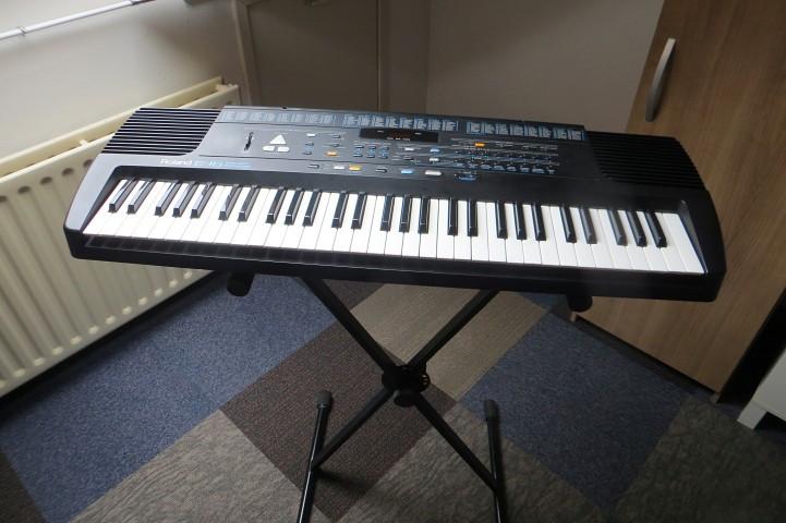 Roland E 16