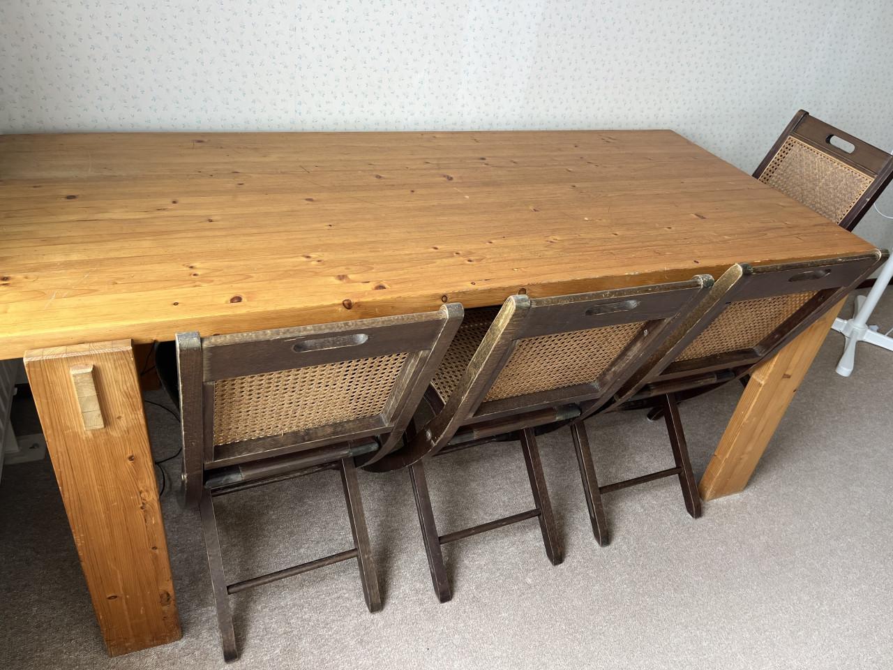 ## Lundia eetkamertafel met 4 houten klapstoelen  ##