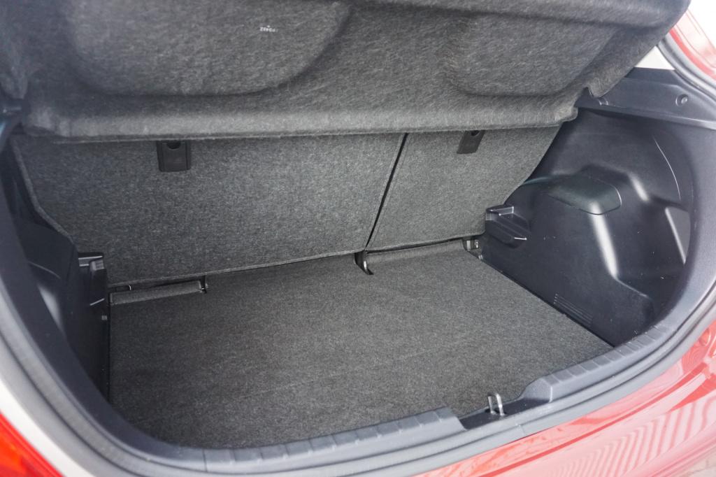 Toyota Yaris 1.0 vvt-i aspiration airco / navi / camera / bt / elektr. rame