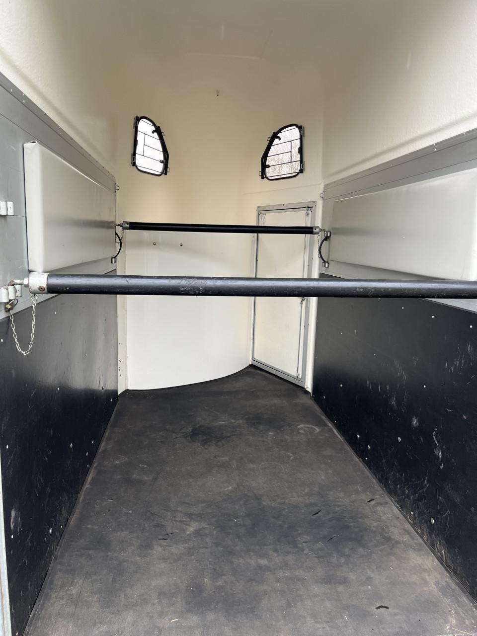 Volledig aluminium Cheval Liberte Gold One met zadelkamer en klep/deur