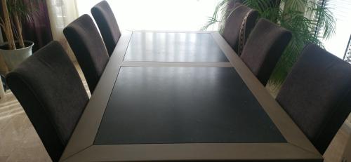 *** Te koop: Eethoek met 6 stoelen (grijs-eiken met hardstenen platen) ***