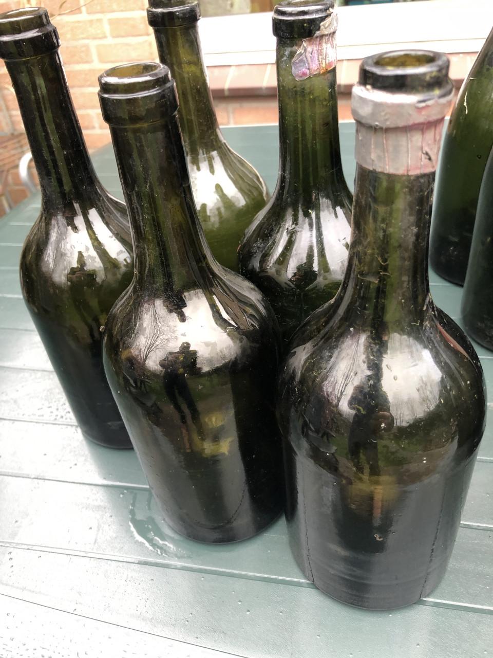 Glazen flessen,nieuw,oud en antiek
