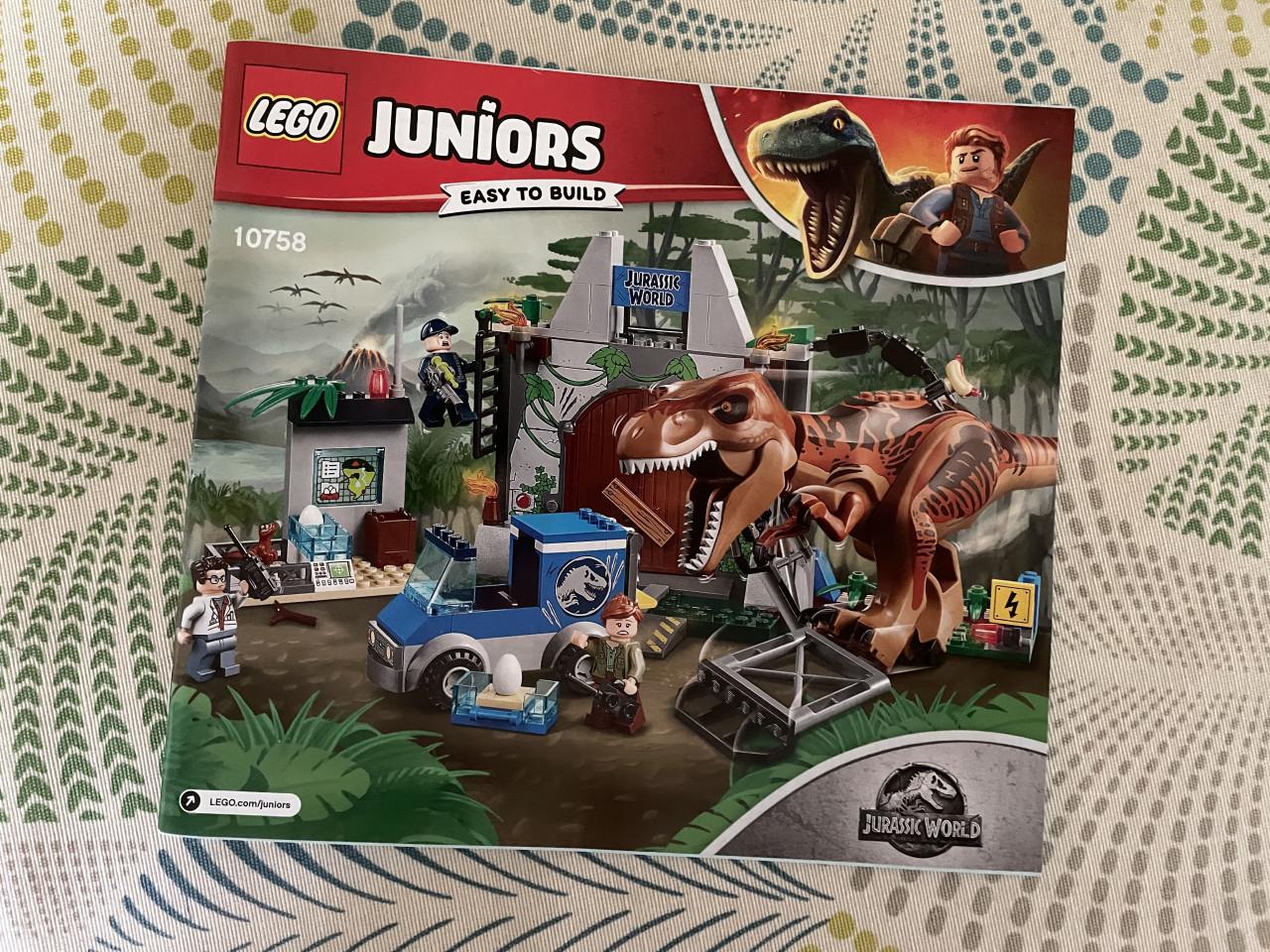 Lego Juniors: T rex uitbraak 10758