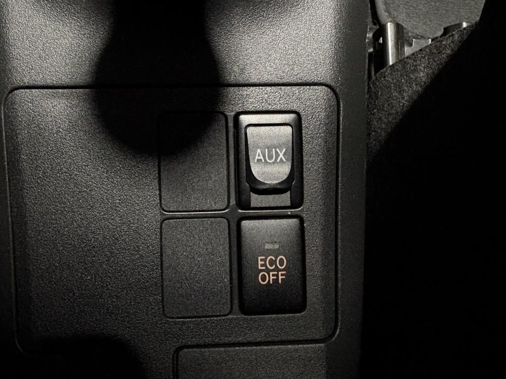 Toyota Yaris 1.3 vvti aspiration | clima | trekhaak | lm velgen |