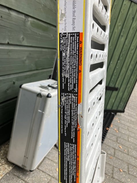 Oprijplaten en nieuwe gereedschapskoffer Crown