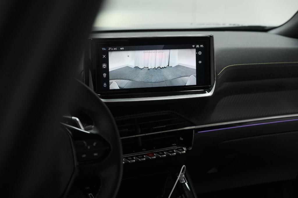 Peugeot 2008 puretech 130 eat8 gt | 360 camera | stoelmassage | adaptieve c