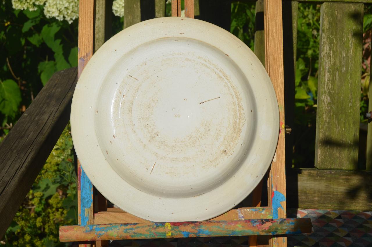 Div. aardewerk borden floraal decor op 1 na 19e/20e eeuw (3)