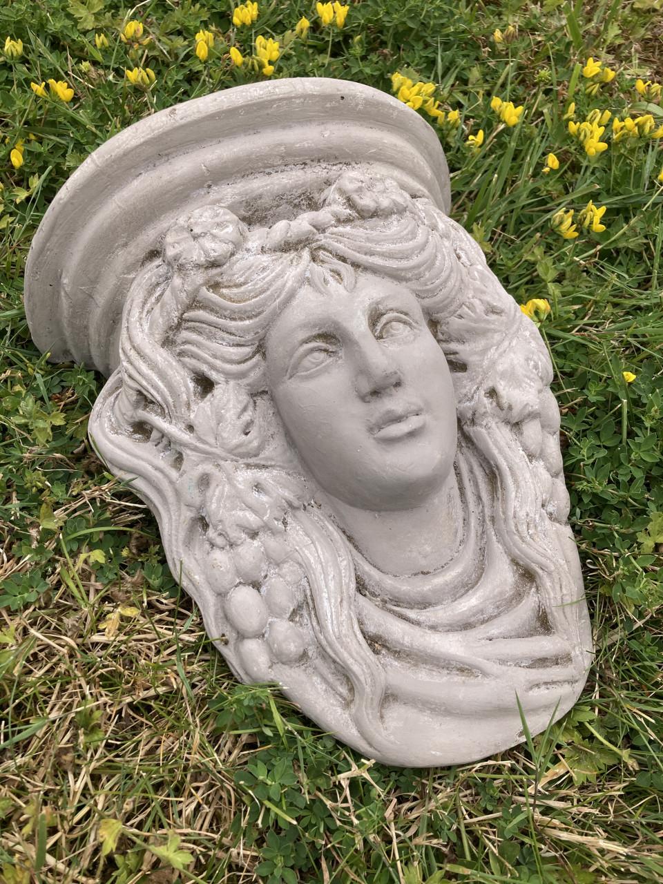 Art Nouveau tuinbeeld / console