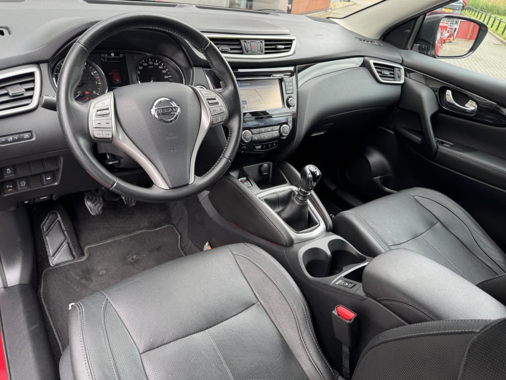 Nissan Qashqai 1.2 tekna | trekhaak | navigatie | leder | 360° camera | sto