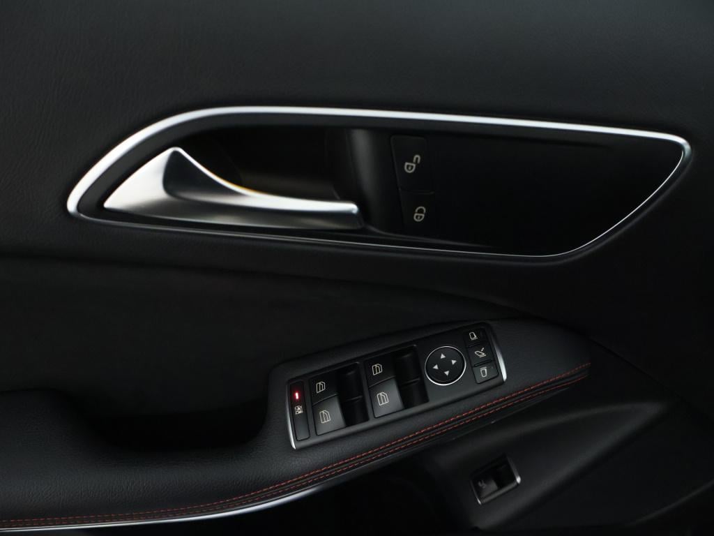 Mercedes-Benz Gla-klasse 180 business solution amg | cruise control | amg l