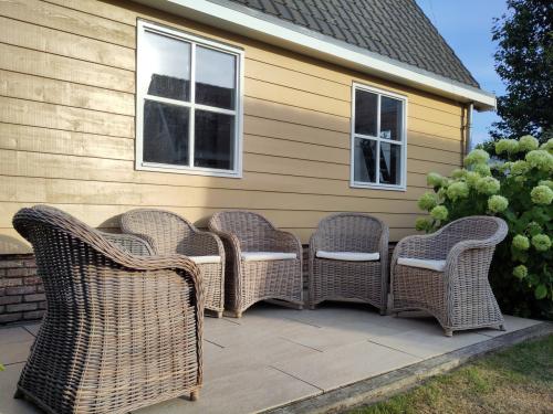 6 rotan stoelen kleur bruin/grijs
