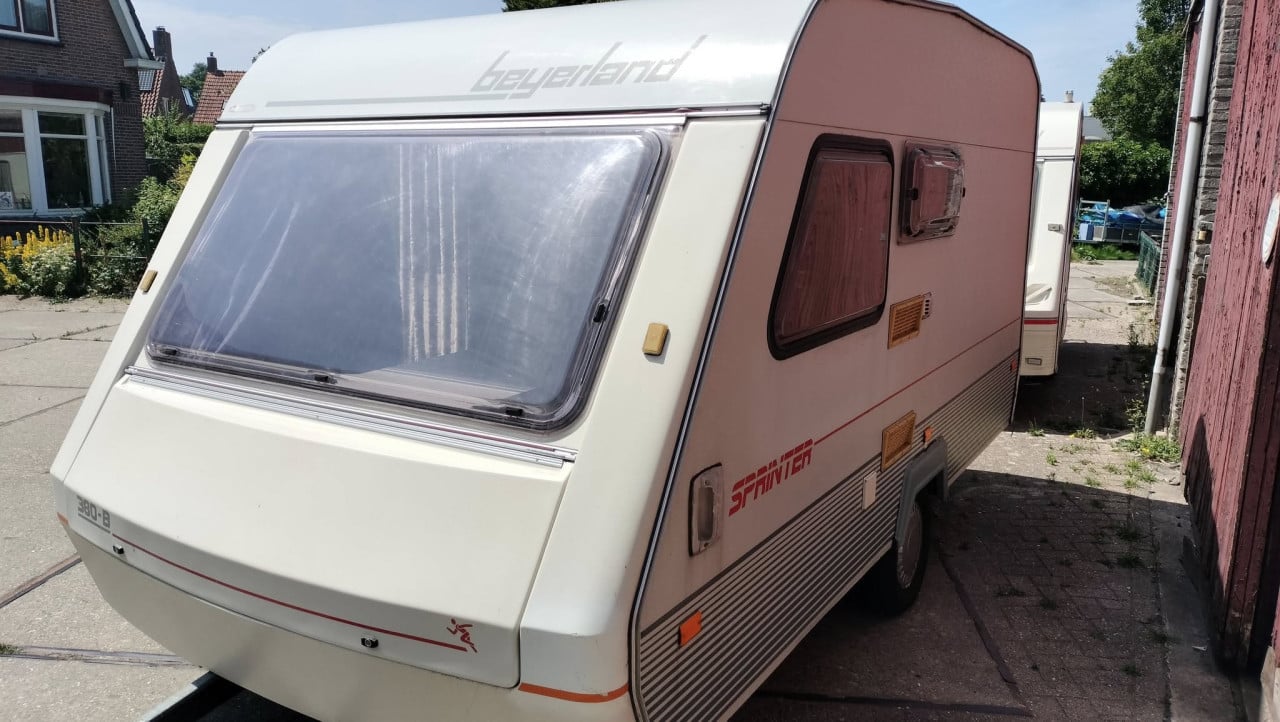 Beyerland 380 met voortent en aanbouw